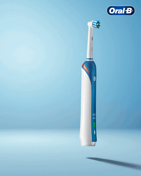 Motion: round bristles and 48,800 rotations a minute, ending 'brush like a pro'.