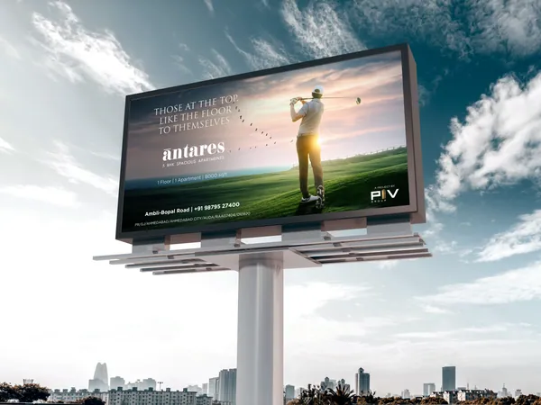 Antares hoarding: a golfer at sunrise. Those at the top like the floor to themselves.